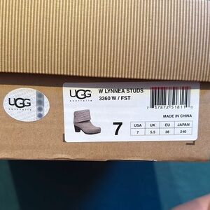 UGG Lynnea Studs Boots - Chic Gray